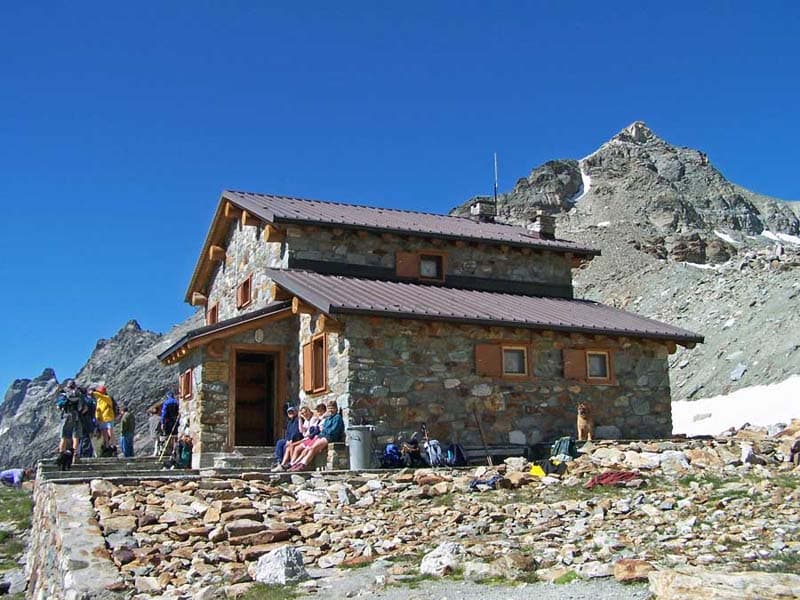 Rifugio Perucca-Vuillermoz at 2,875 m